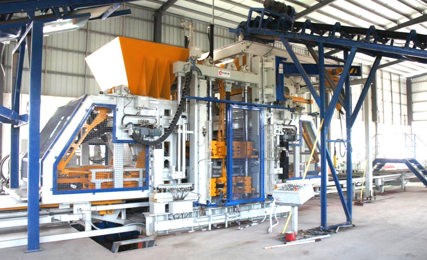 Cihlářské stroje Quangong se prosadily v jižní Číně – dlažební kostky a diamantové cihly zpracovávané jedním strojem